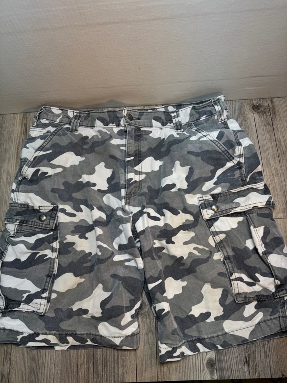 Carhartt Shorts Men’s 38 Gray Camo Cargo Relaxed Fit 11 Inseam Workwear Summer - Picture 2 of 8